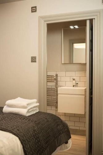 Artizan's Nest - central, Scandi style, Bath (photo 6)