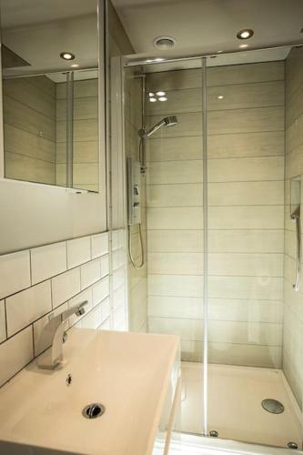 Artizan's Nest - central, Scandi style, Bath (photo 8)