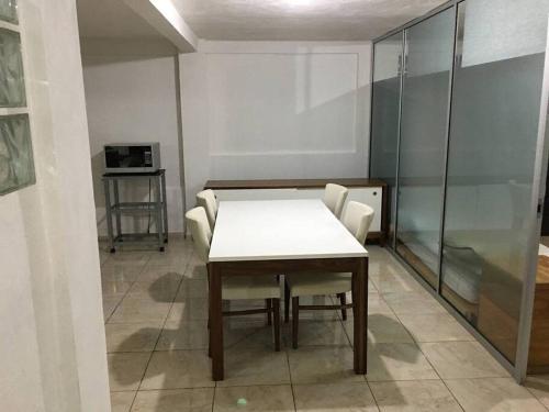 Suite #1B Cerca de autopista Mex-Qro. in Cuautitlán Izcalli, Mexico