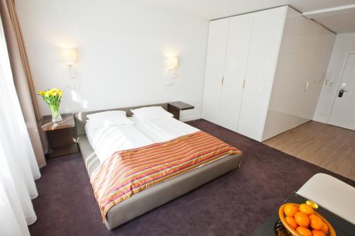 Platinum Palace Apartments - main image