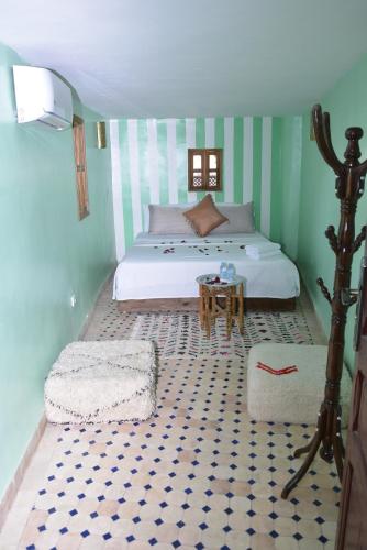 room detail thumbnail 1