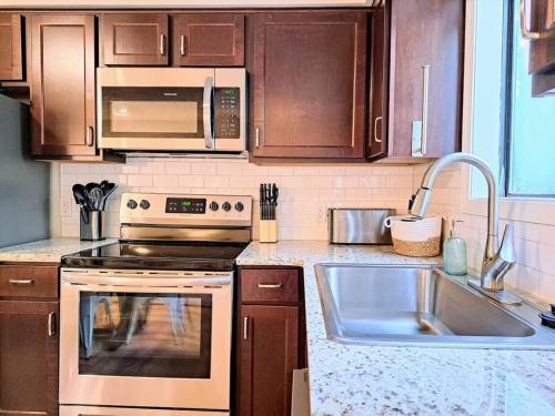 Tribesman Luxury Villa #9 on Table Rock Lake near Silver Dollar City, Branson in Branson, USA