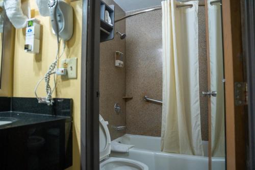 Americas Best Value Inn Fort Myers - image 10