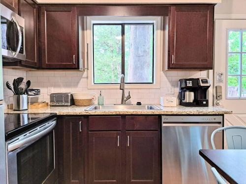 Tribesman Resort Luxury Villa # 7 on Table Rock Lake near Silver Dollar City, Branson in Branson, USA