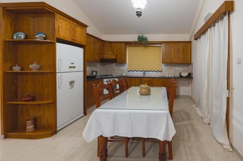 Konyha, Eidyllio ''The Mansion'' in Ómodosz