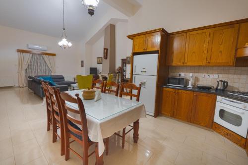 Konyha, Eidyllio ''The Mansion'' in Ómodosz