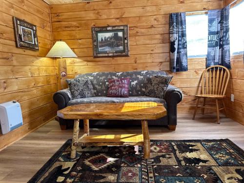 Rowe's Adirondack Cabins of Schroon Lake