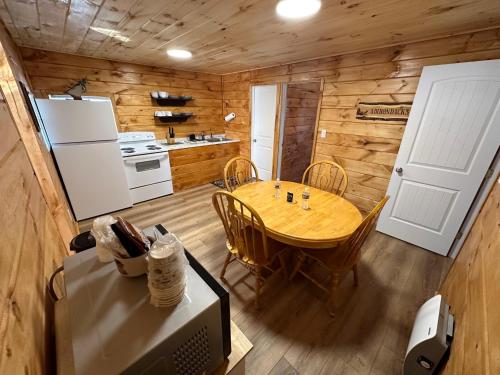 Rowe's Adirondack Cabins of Schroon Lake 3