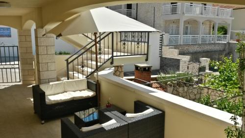 beranda/teres, Accommodation Huljić (Accommodation Huljic) in Hvar
