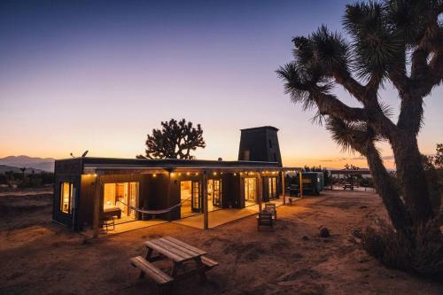 Joshua Tree Hidden Tower * Views - Landmark in Yucca Valley, USA