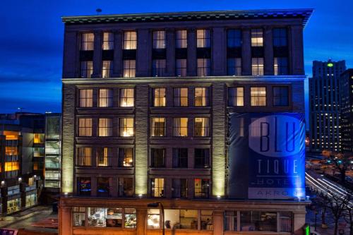 Blu-Tique Hotel - image 2