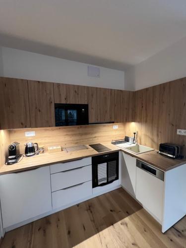 Golden Ridge Apartments