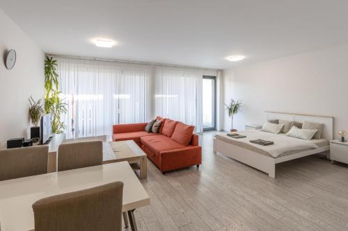 Spacious Terrace Apartment with free private parking, Praha (fotografie 2)