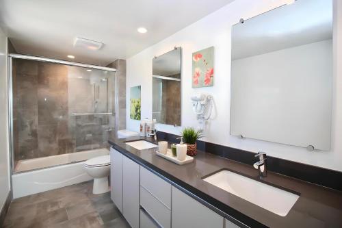 Los Angeles Premium City Suites with Free Parking - 화장실