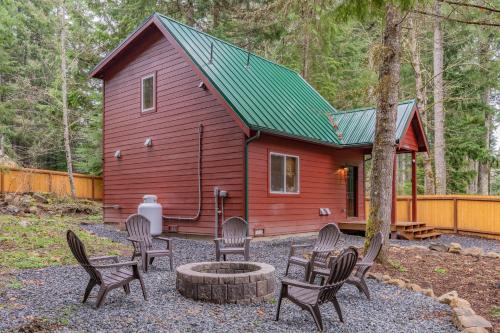 Mt. Rainier Cabin w/hot tub in แอชฟอร์ด (วอชิงตัน)