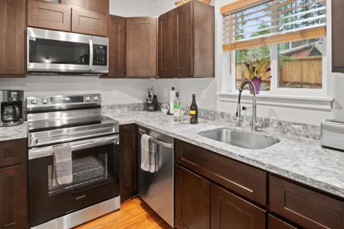 Mt. Rainier Cabin w/hot tub in แอชฟอร์ด (วอชิงตัน)