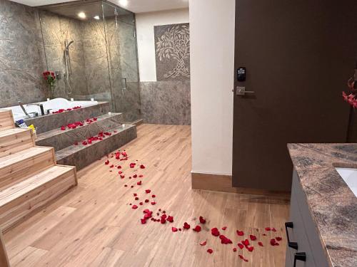 Luxury suite with Sauna and Spa Bath, Dogs Welcome - Elkside Hideout, Calgary, Alberta