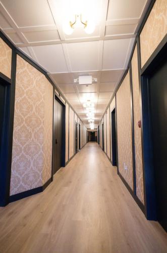 Speakeasy 2 Room Suite (Rm 5) - Grass Valley, CA