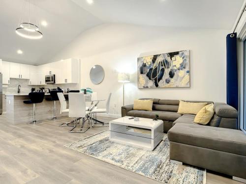 Luxe Home - Heated Pool I 5 min to Beach I BBQ Grill in Fort Lauderdale, USA
