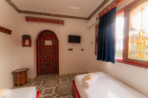 Twin Room with Private External Bathroom image 10