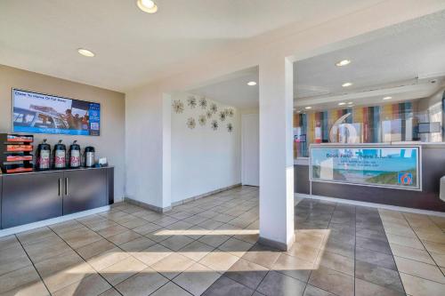 Motel 6-Anaheim CA - Fullerton East - image 9
