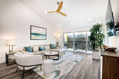 Sea Bluff Beach Home in Encinitas, USA