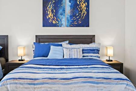Luxurious Getaway Near Coachella Stagecoach Pool Putting Green Parking Firepit Sleeps 11 detail