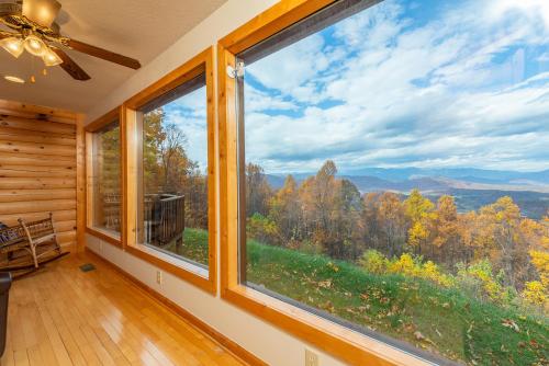 Trail Magic Pet-friendly, Deck, Fire Pit & Year-round Mountain Views! in Old Fort, USA