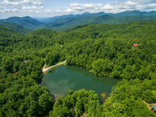 Trail Magic Pet-friendly, Deck, Fire Pit & Year-round Mountain Views! in Old Fort, USA