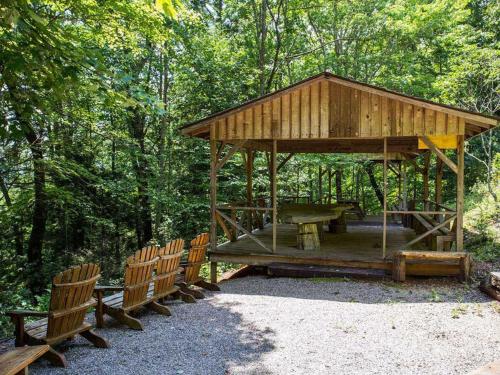 Trail Magic Pet-friendly, Deck, Fire Pit & Year-round Mountain Views! in Old Fort, USA