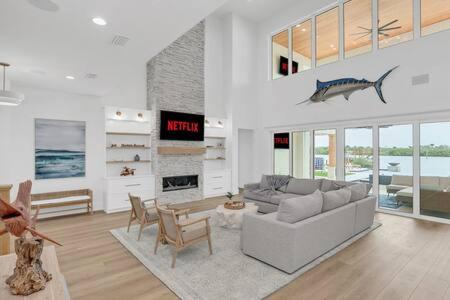 Infinity Pool Paradise I Luxe Waterfront Living in Edgewater (FL)