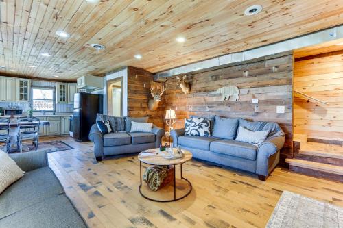 Rustic Mount Perry Cabin Near Fishing Pond and Farm