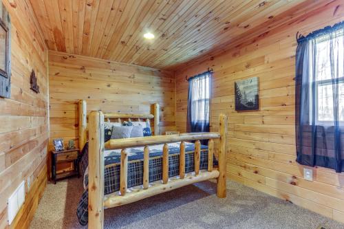 Rustic Mount Perry Cabin Near Fishing Pond and Farm