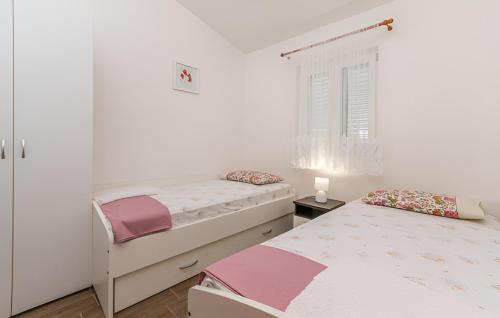 Two-Bedroom Apartment with Terrace and Sea View image 10