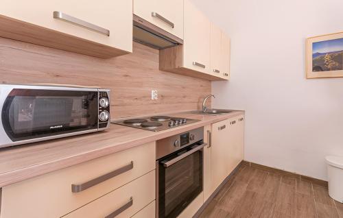 Two-Bedroom Apartment with Terrace and Sea View image 6