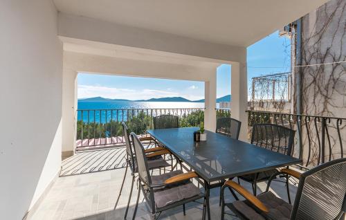 Two-Bedroom Apartment with Terrace and Sea View image 2