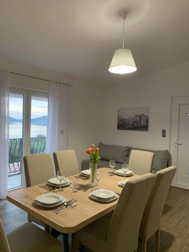 Two-Bedroom Apartment with Terrace and Sea View image 5