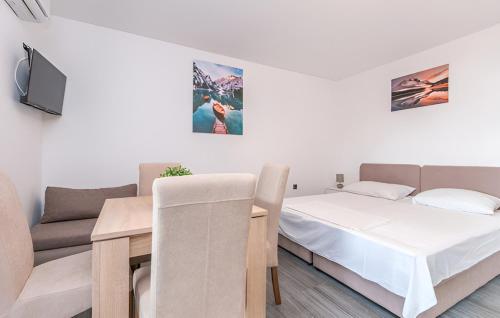 One-Bedroom Apartment with Terrace and Sea View room in Apartments by the sea Drage Biograd - 22187