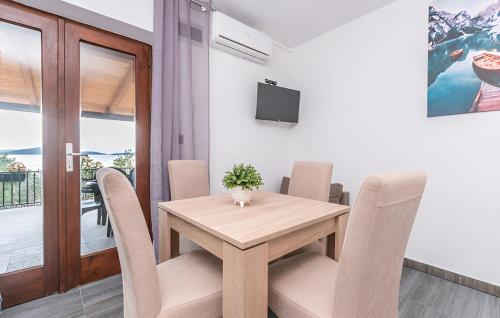 One-Bedroom Apartment with Terrace and Sea View image 5