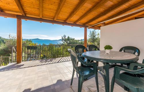 One-Bedroom Apartment with Terrace and Sea View image 2