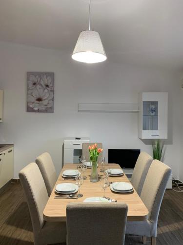 Two-Bedroom Apartment with Terrace and Sea View image 3