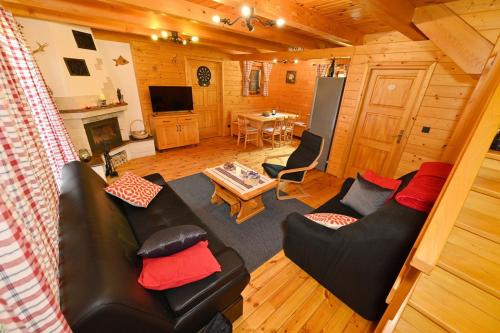 Family-friendly house with hot tub Mihalic Selo, Karlovac - 22351 in Duga Resa