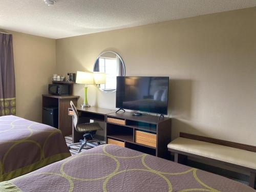 Super 8 by Wyndham Winfield-Quail Ridge Area - image 9