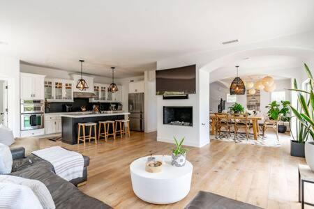 Carlsbad Dream House with Hot Tub Walk to Beach in Carlsbad, USA
