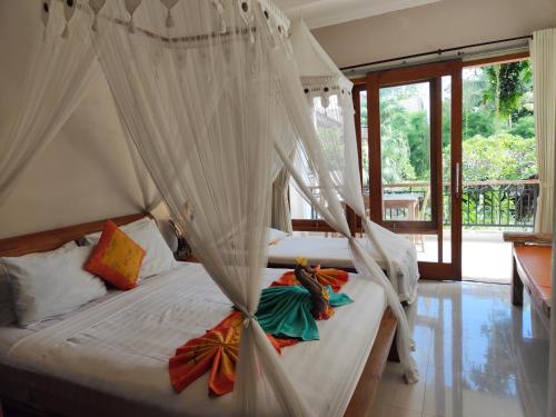 Mandia Bungalows Room Type - Deluxe Triple Room