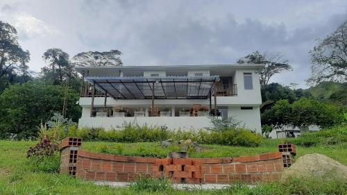 Exterior view, AZAHARES HOTEL Y CAFE in Tesorito