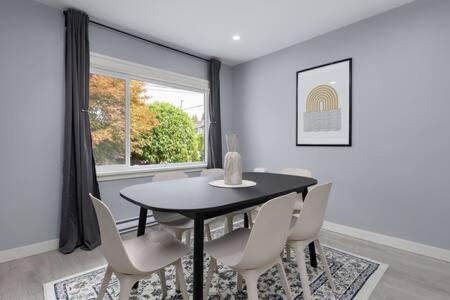 Spacious 4 BR House in Park Drive - Tap to explore photos