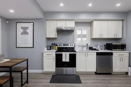 Spacious 4 BR House in Park Drive in Vancouver, Canada