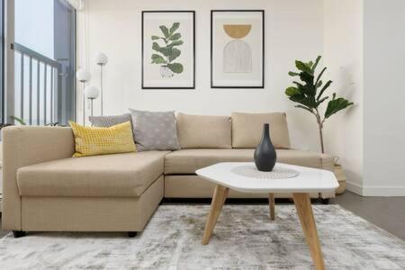 1BR Stunning view in DT Gastown in Vancouver, Canada
