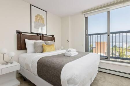 1BR Stunning view in DT Gastown in Vancouver, Canada